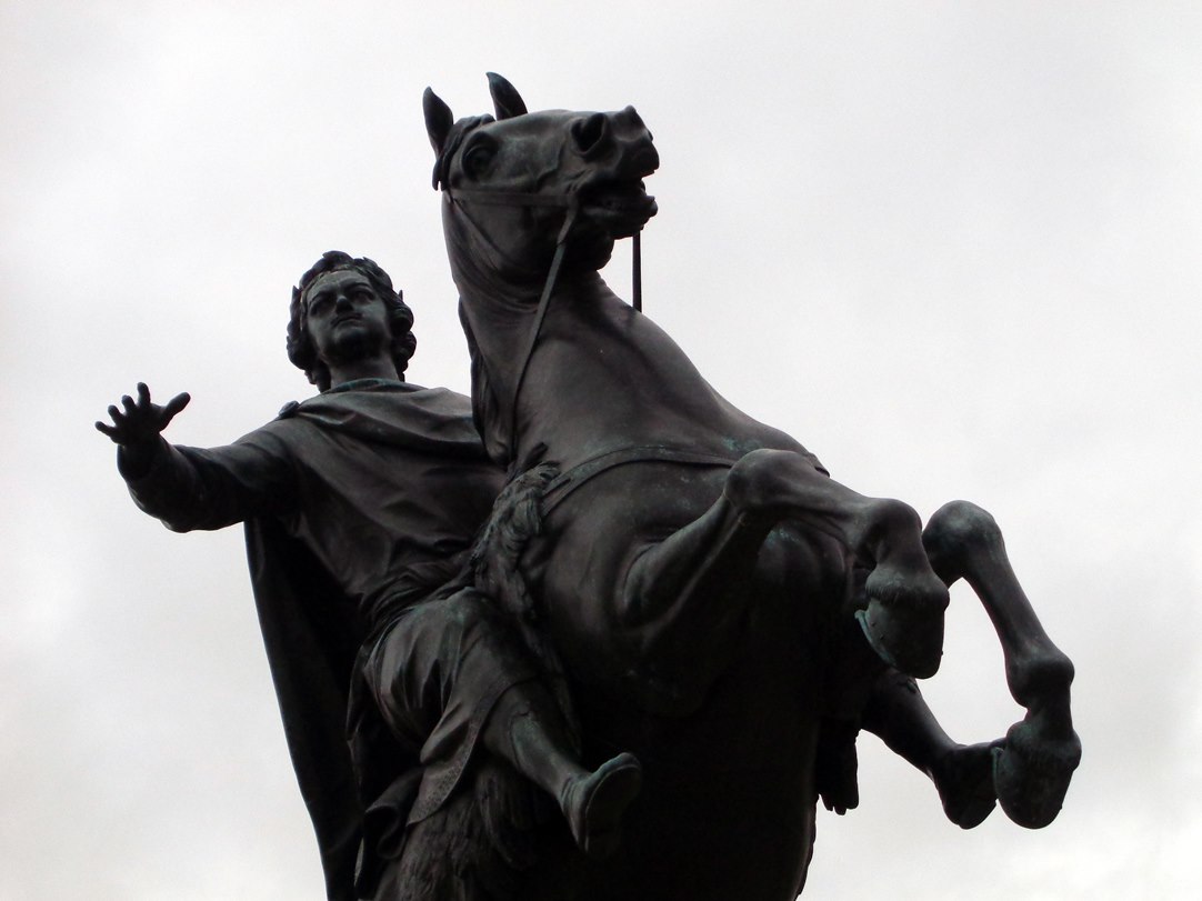 «Медный всадник» — памятник Петру I работы скульптора Фальконе